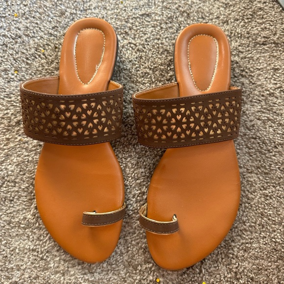 Bata woman’s sandals - Picture 1 of 2
